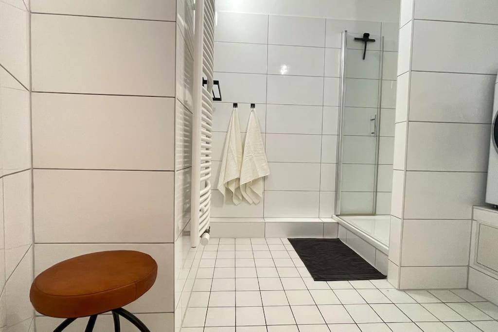Modern L Netflix L Fast Wifi L Xbox Apartment Berlin