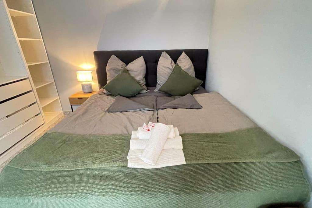 Modern L Netflix L Fast Wifi L Xbox Apartment Berlin