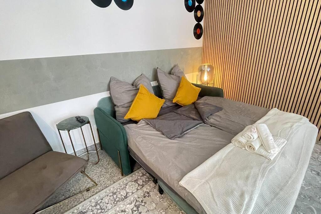 Modern L Netflix L Fast Wifi L Xbox Apartment Berlin