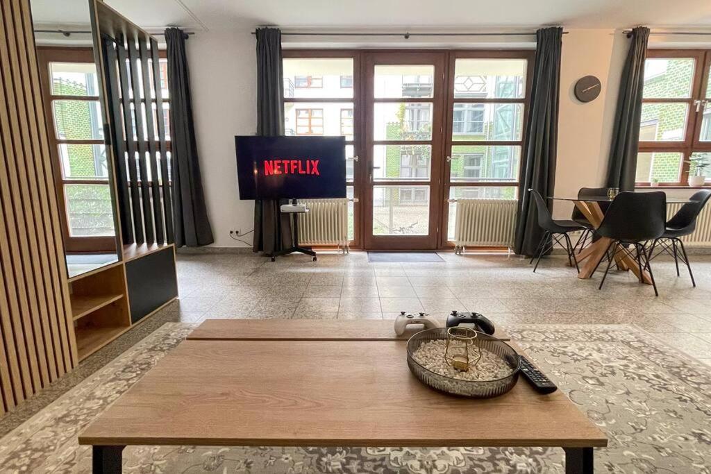 Modern L Netflix L Fast Wifi L Xbox Apartment *