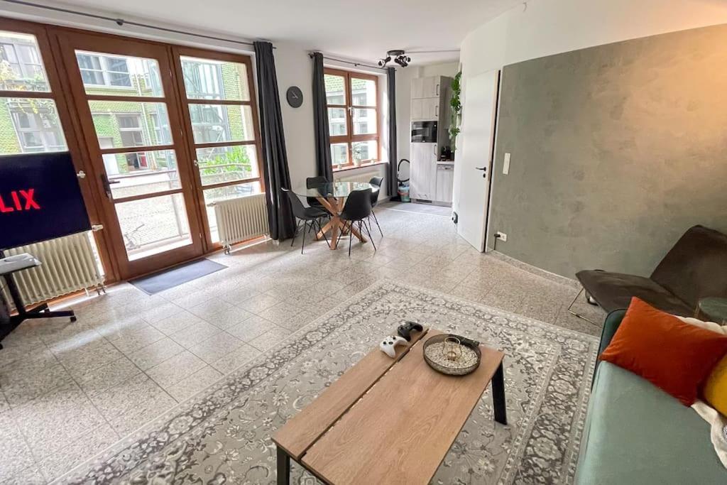 Modern L Netflix L Fast Wifi L Xbox Apartment *